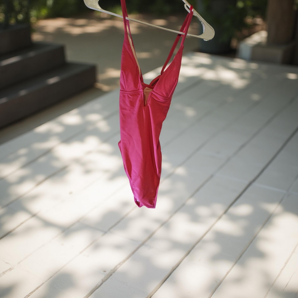 1 NWOT Size XS Cupshe Pink One-Piece V Neck with CrissCross back Swimsuit